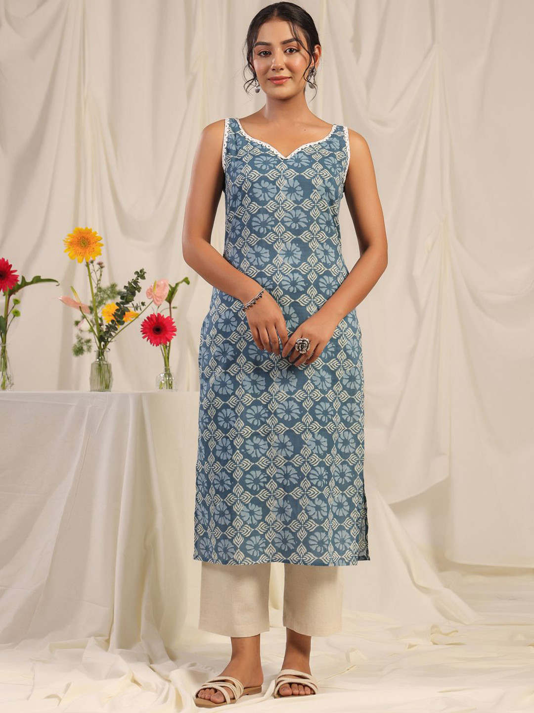 anayna Women Floral Embroidered Thread Work Kurta