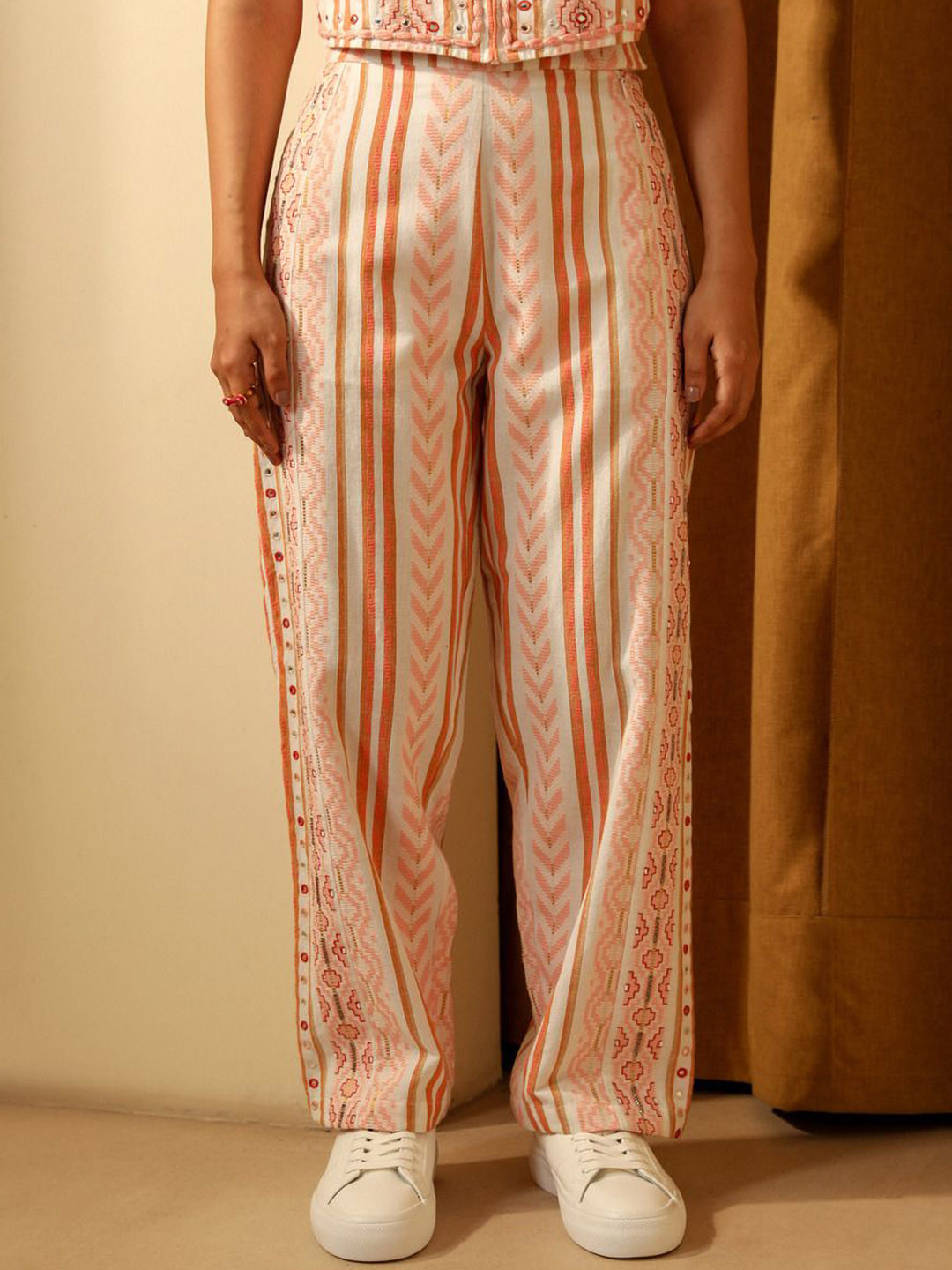 Muvazo Embroidery Printed V-Neck Top With Trousers Co-Ords