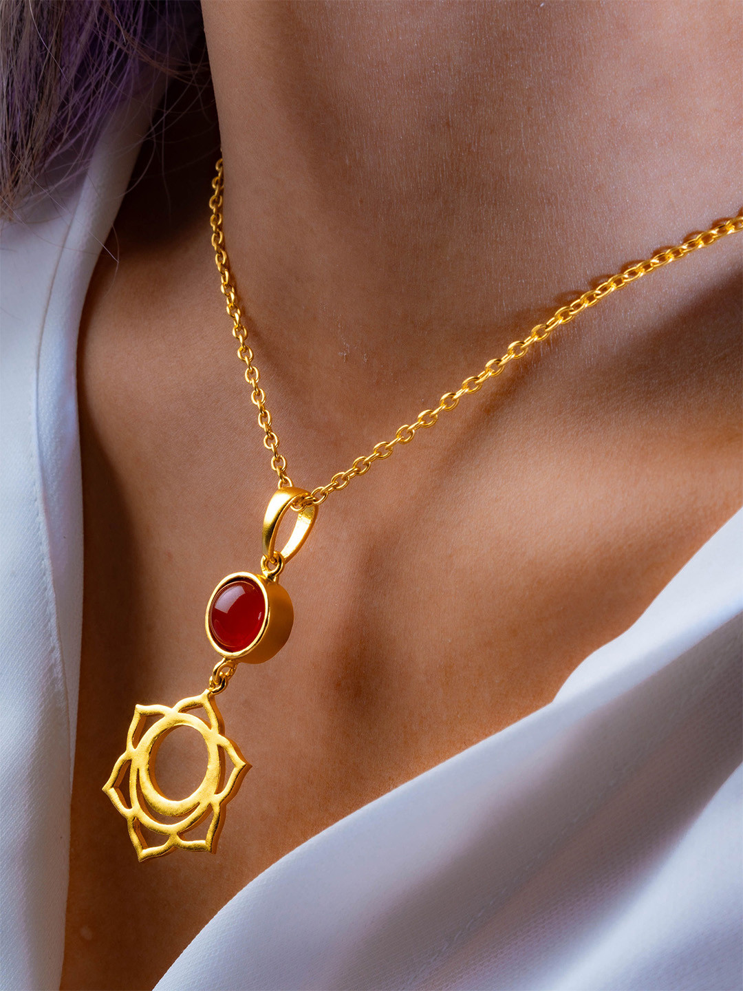 TOTAPARI Gold-Plated Carnelian Studded Sacral Chakra Pendant With Chain