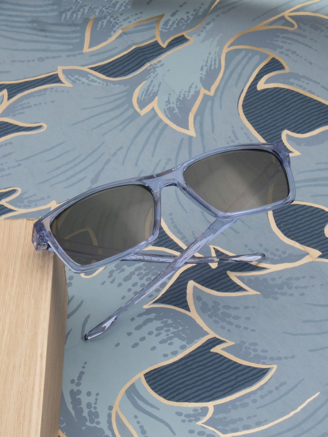 Ted Smith  Blue-Green Sports Aesthetic Mens Sunglasses with Polarised and UV Protected Lens