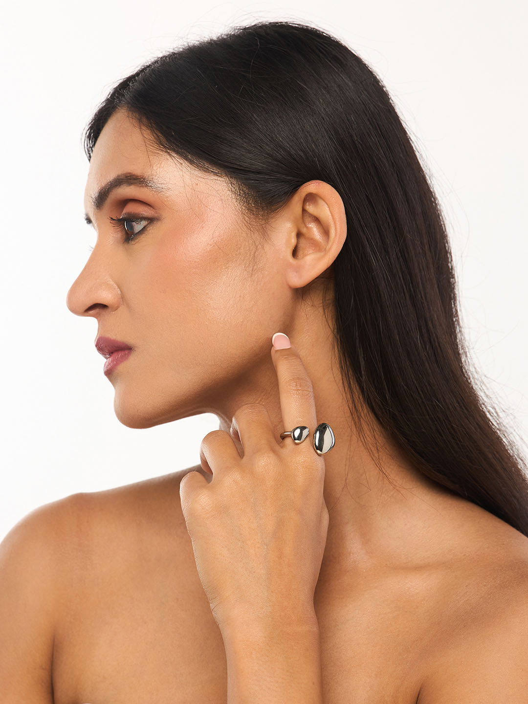 WHITE LIES Silver Plated Adjustable Pebble Finger Ring