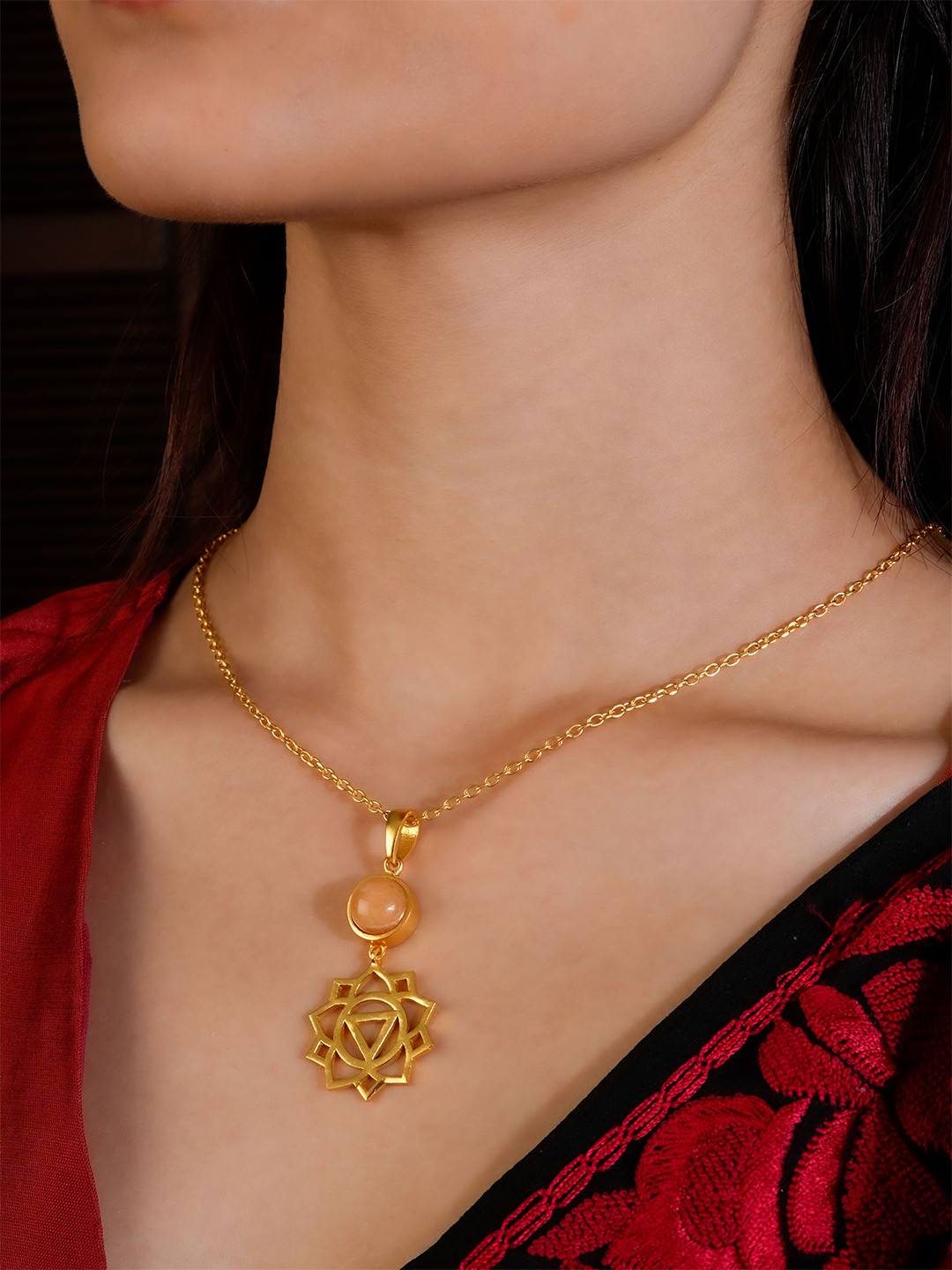 TOTAPARI Gold-Plated Chakra-Shaped Pendant With Chain