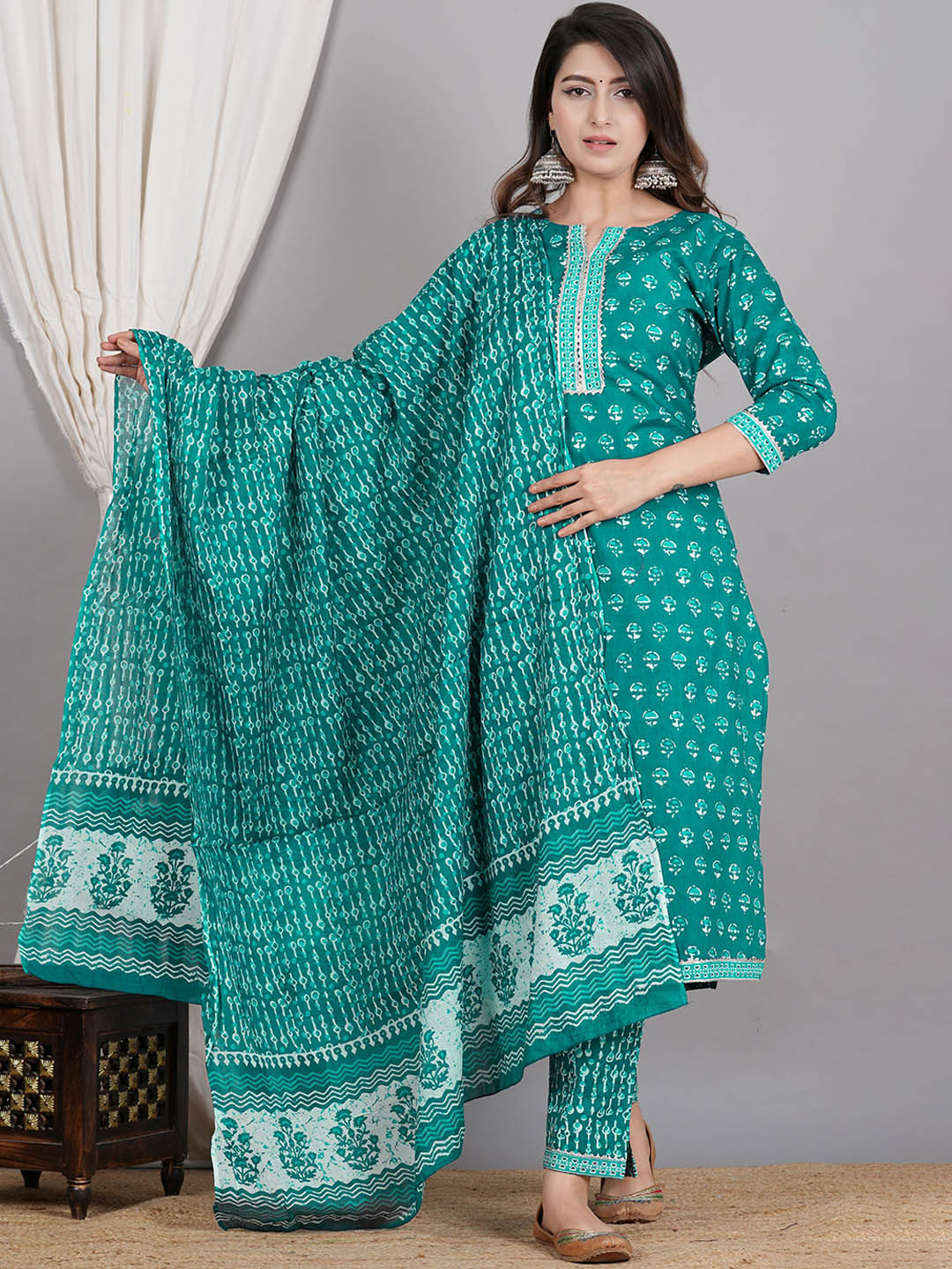 SIGNORIA Women Floral Printed Thread Work Pure Cotton Kurta with Trousers & With Dupatta