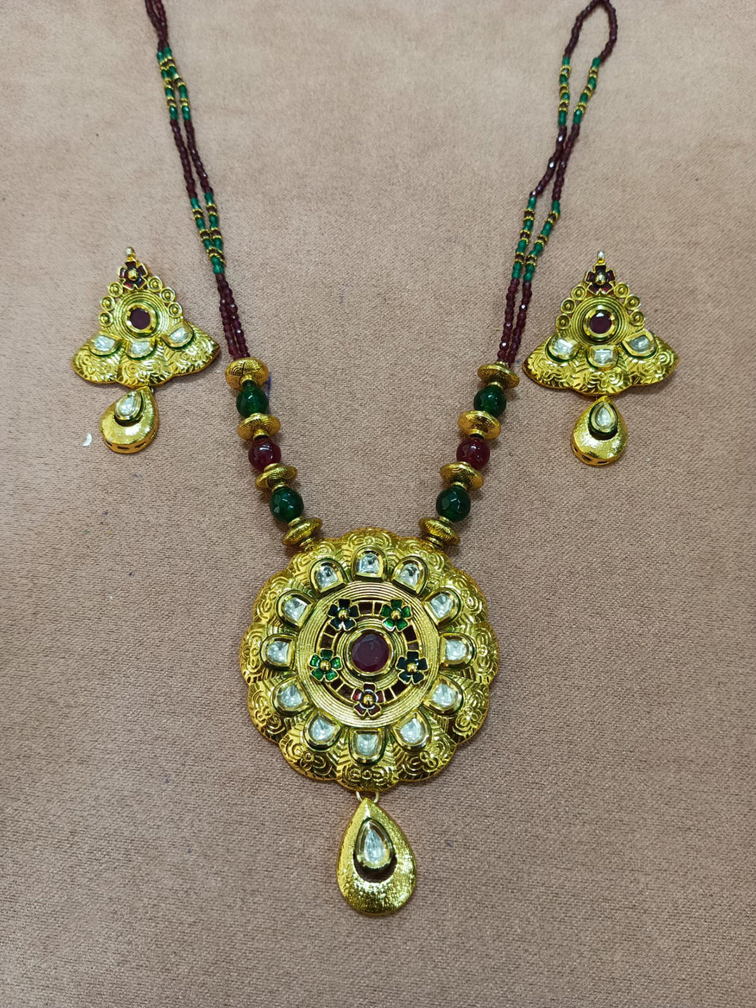 vivinia BY VIDHI MEHRA Womens Gold Plated Artificial Beads Necklace Set with Earrings