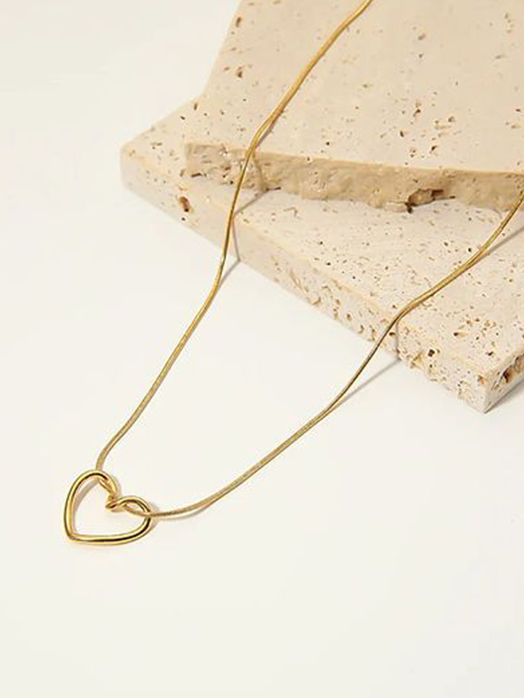 JEWILLEY Gold Plated Hollow Heart Anti Tarnish Stainless Steel Chain With Pendant