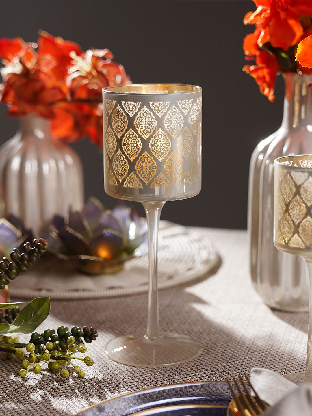 Pure Home and Living Silver-Toned Peral Pattern Glass Stem Candle Holder