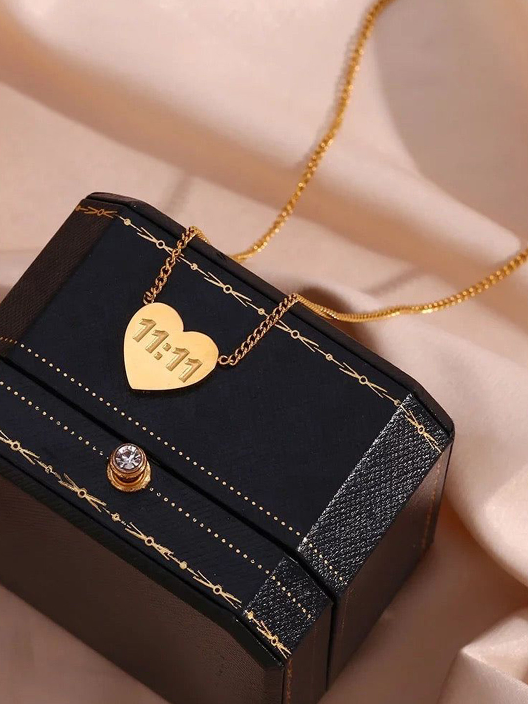 JEWILLEY Gold Plated Bow Heart Linked Anti Tarnish Chain With Pendant