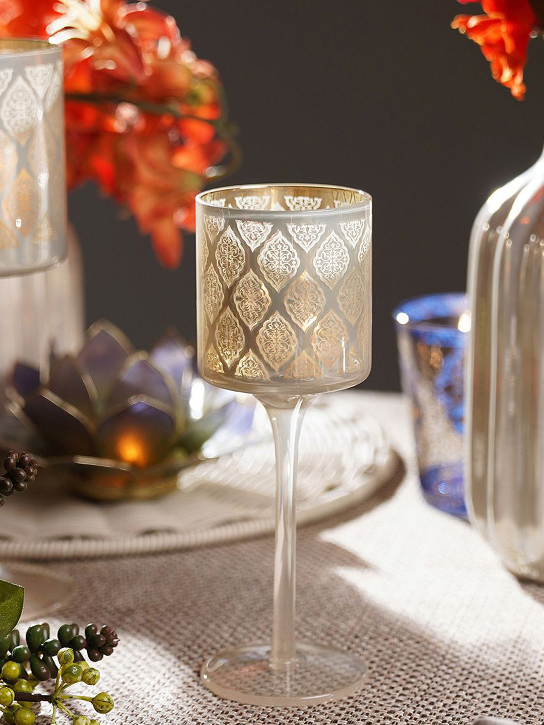 Pure Home and Living Silver-Toned Peral Pattern Glass Stem Candle Holder