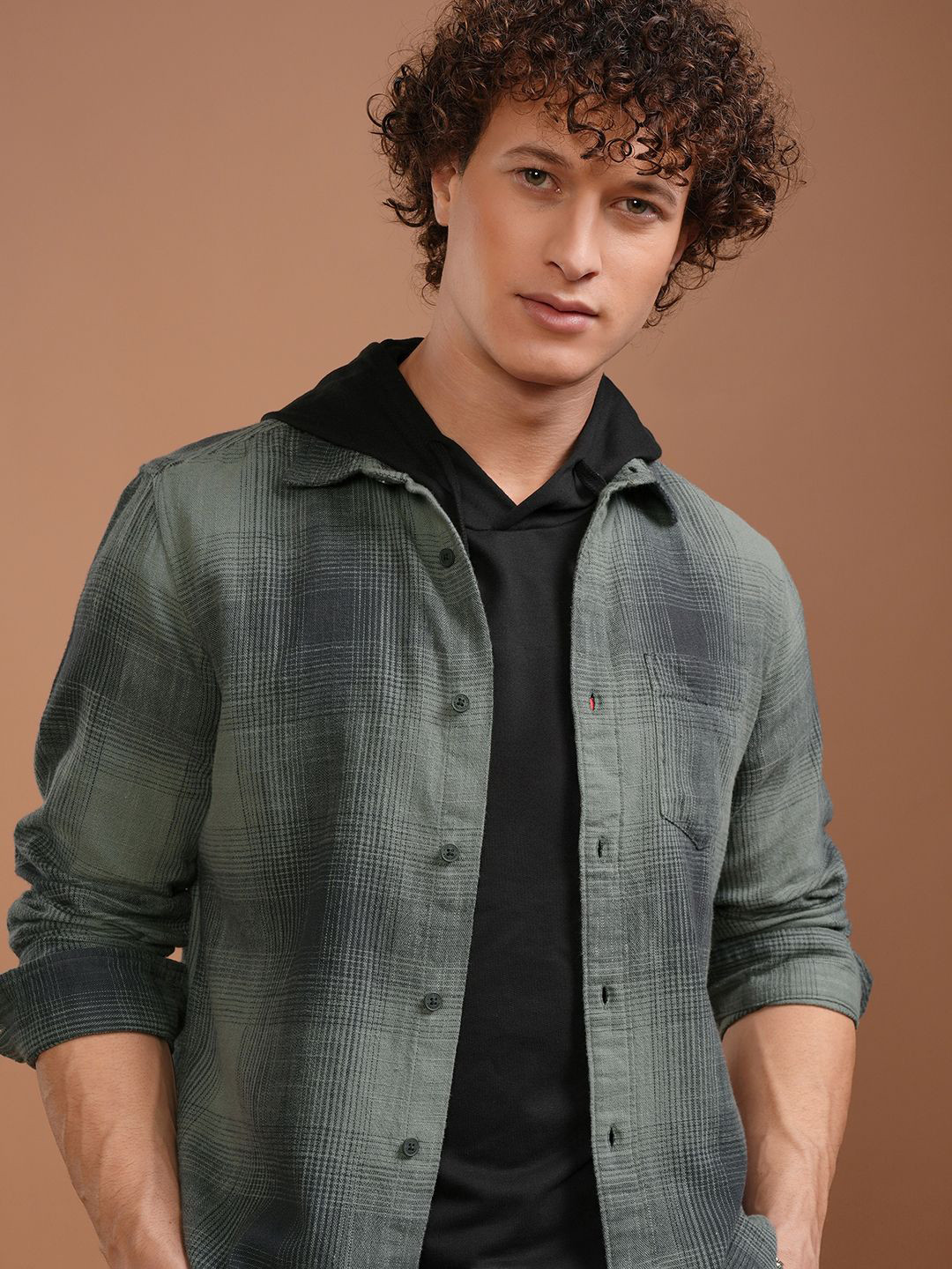 HIGHLANDER Men Spread Collar Checked Cotton Relaxed Fit Casual Shirt