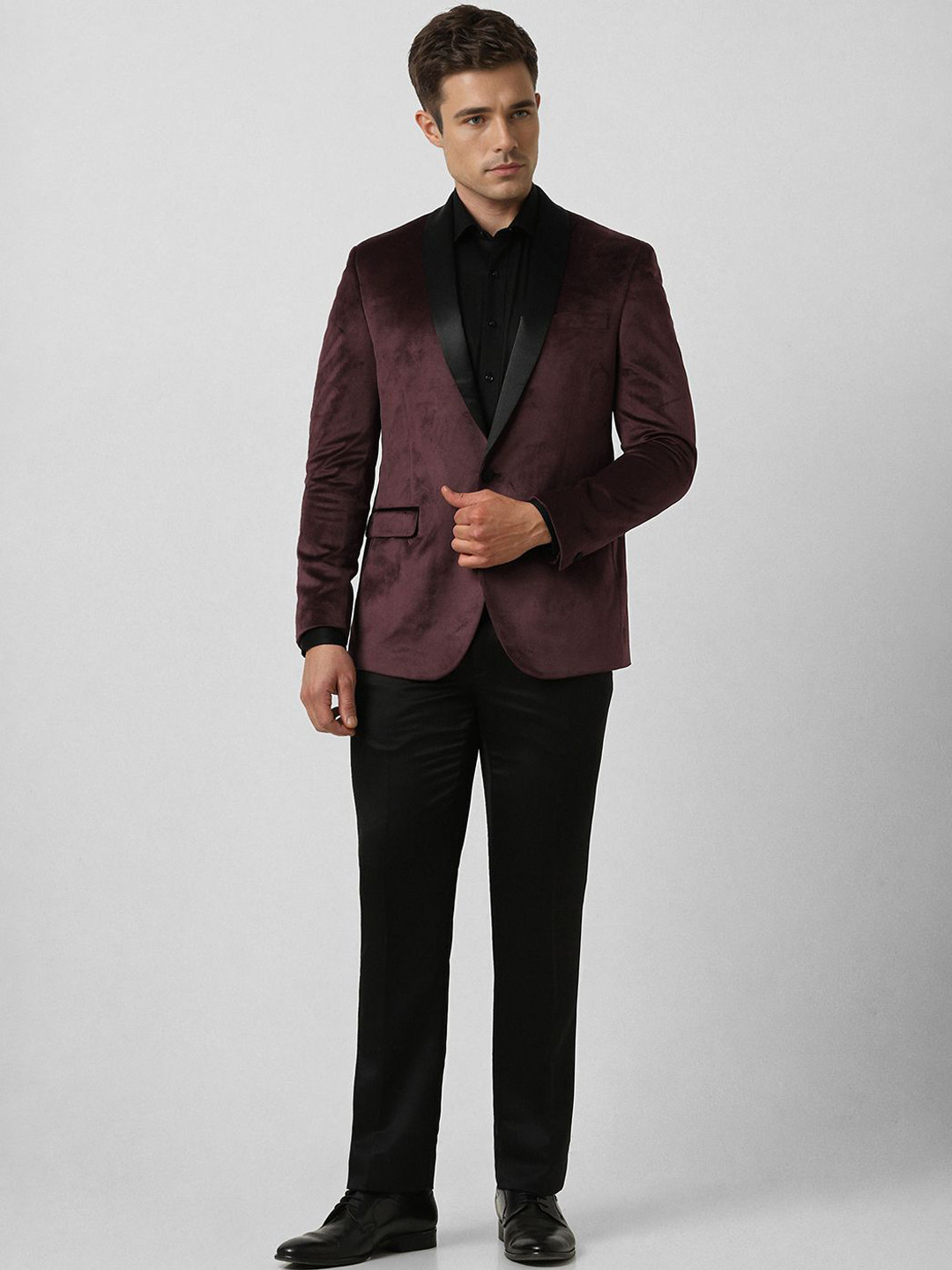 Van Heusen  Men 2-Pc Slim Fit Single Breasted Suit