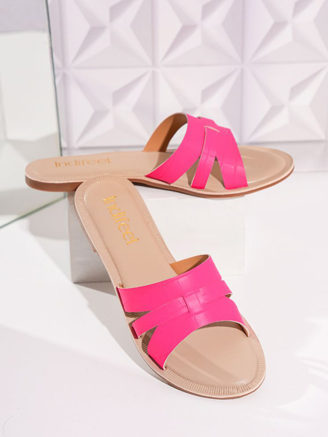 Indifeet Women Textured Open Toe Pink Flat Slippers