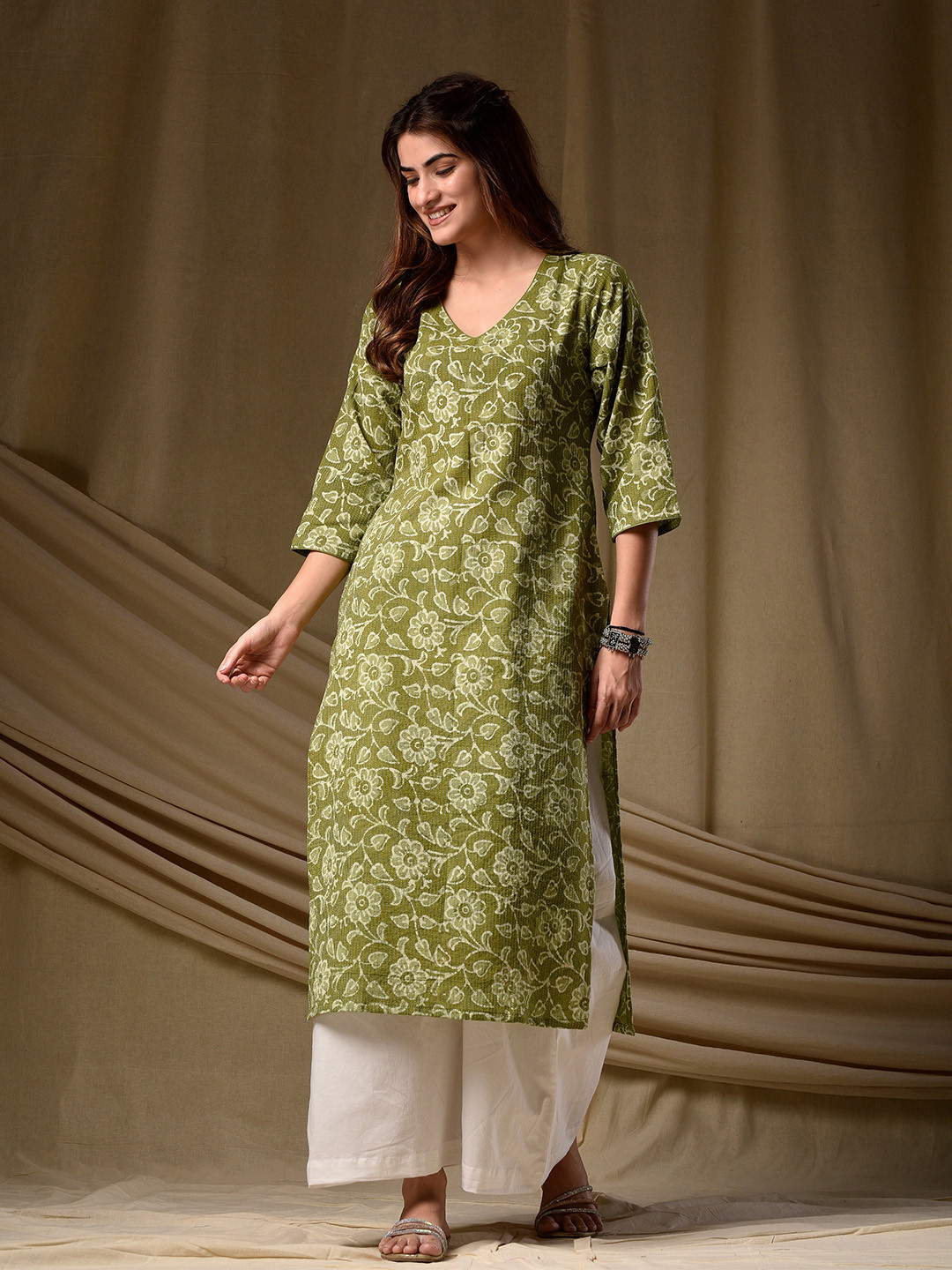 DIMPLE DESIGN STUDIO Kantha Floral Block Printed V-Neck Pure Cotton Straight Kurta