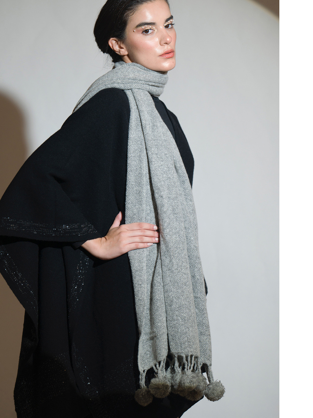 KHALEEJ Woollen Tasselled Stole