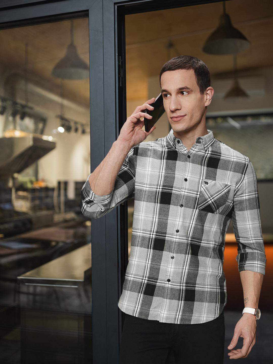 THE BEAR HOUSE Men Grey & Black Pure Cotton Classic Slim Fit Checked Casual Flannel Shirt