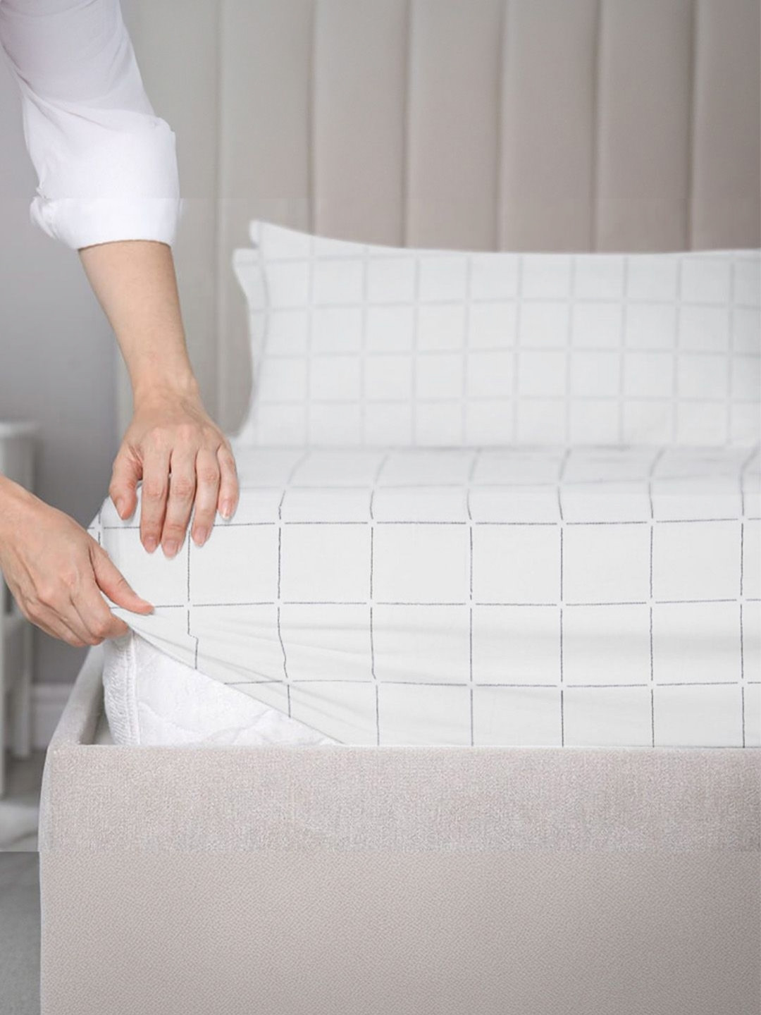 SleepyCat Overboard Check Fitted Queen Size Bedsheet & Pillow Covers 78x60 inches