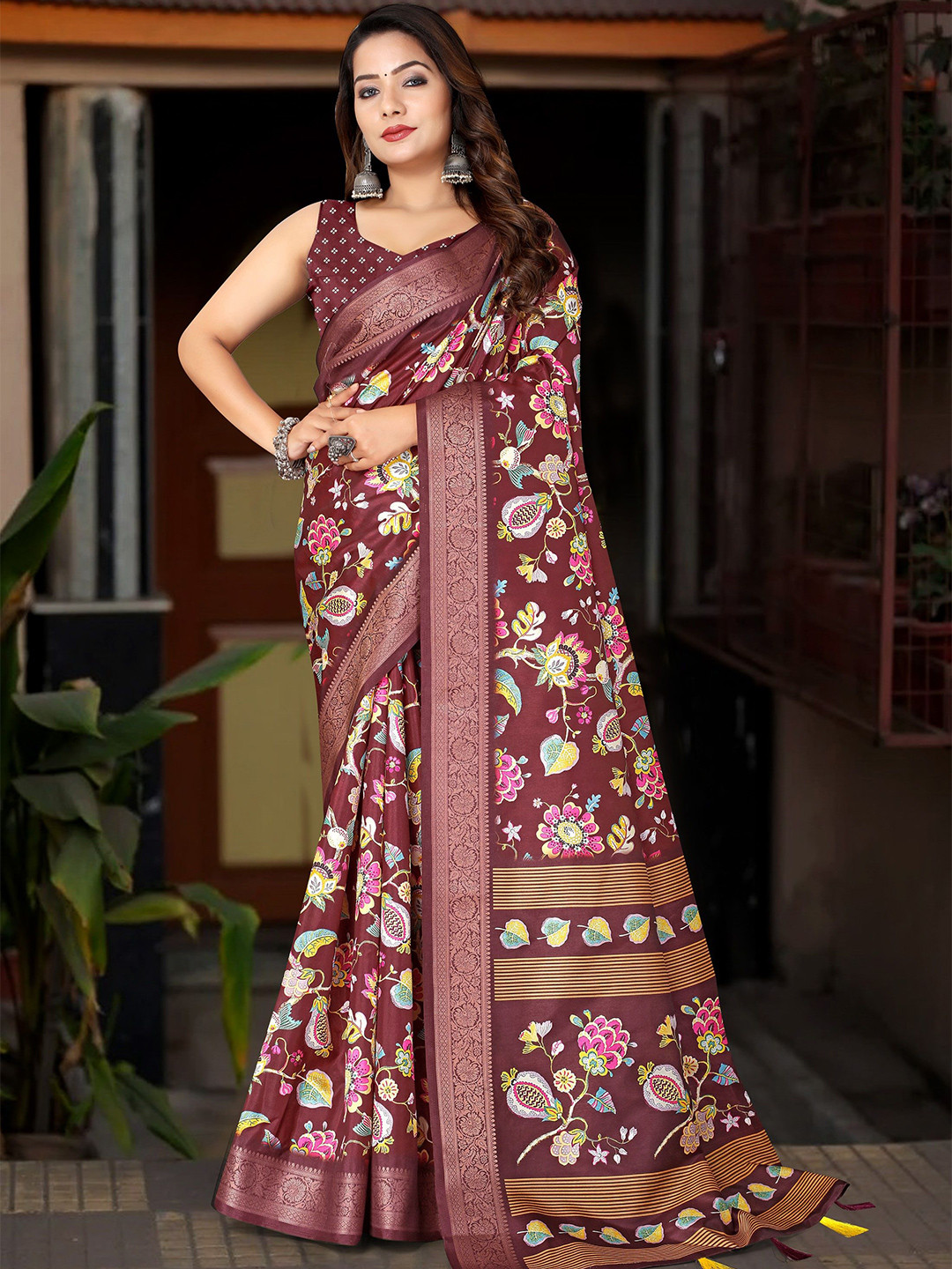J 6 DESIGNER Woven Design Zari Saree