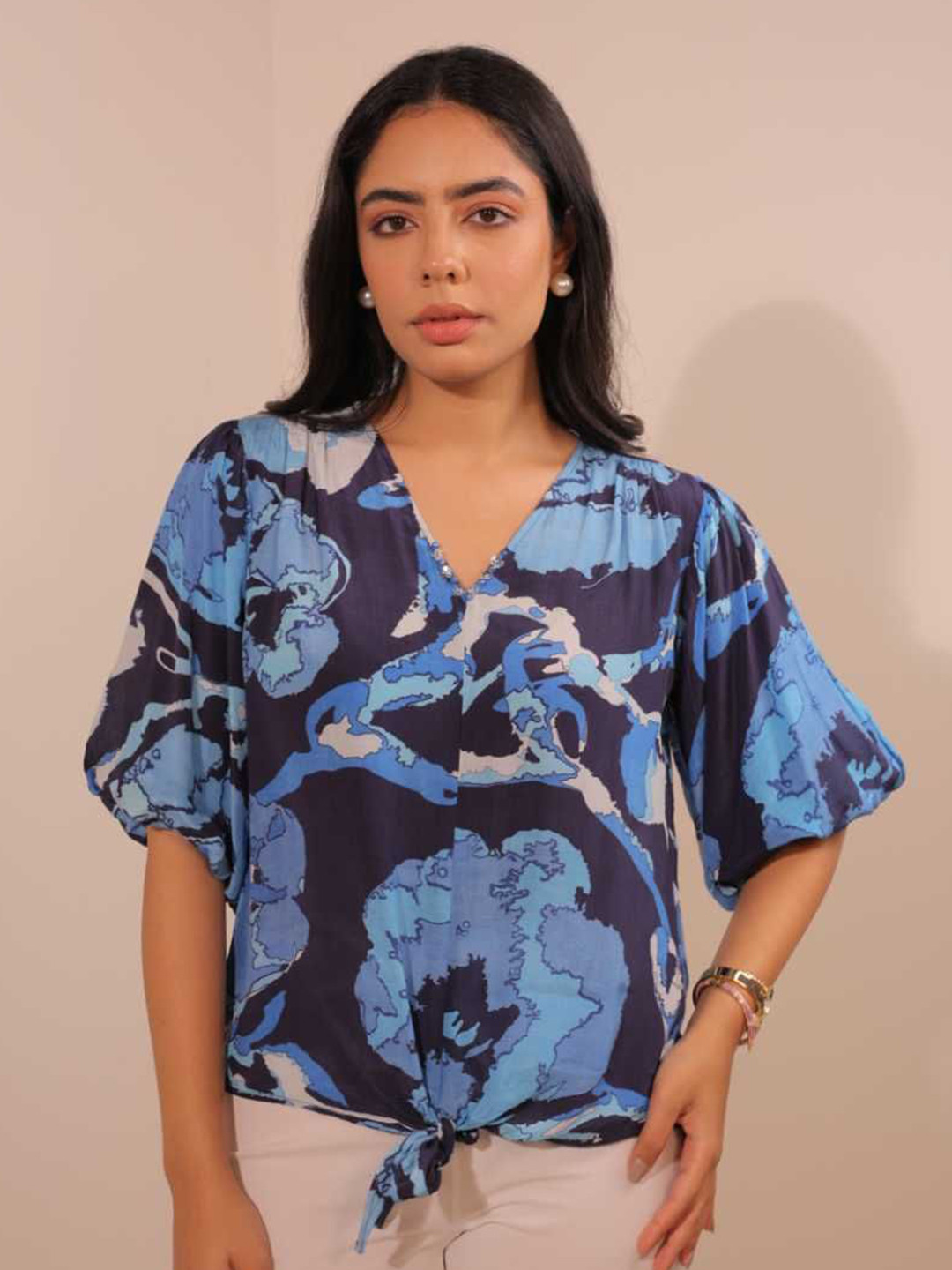 Komarri U Print Puff Sleeve Crepe Top