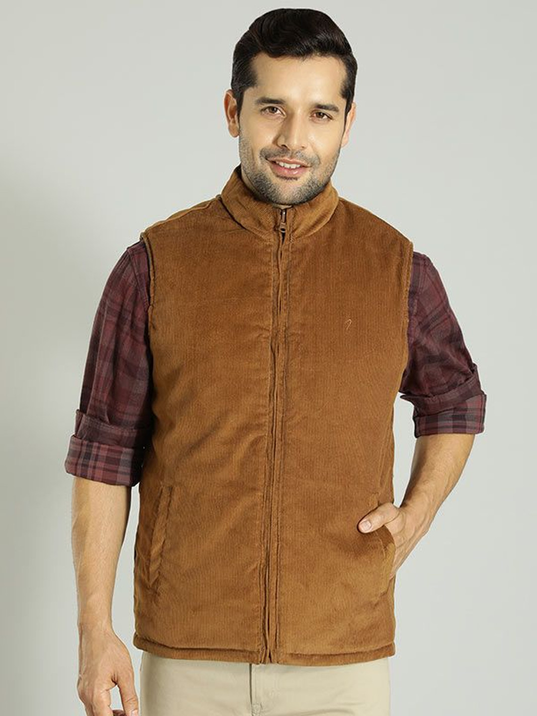 Indian Terrain Men Solid Mock Collar Insulator Outdoor Gilet Jacket