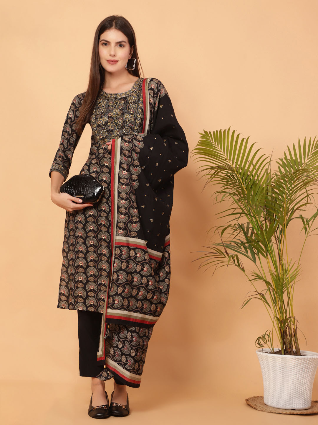 AKSHA Women Floral Embroidered Regular Pure Cotton Kurta with Trousers & With Dupatta