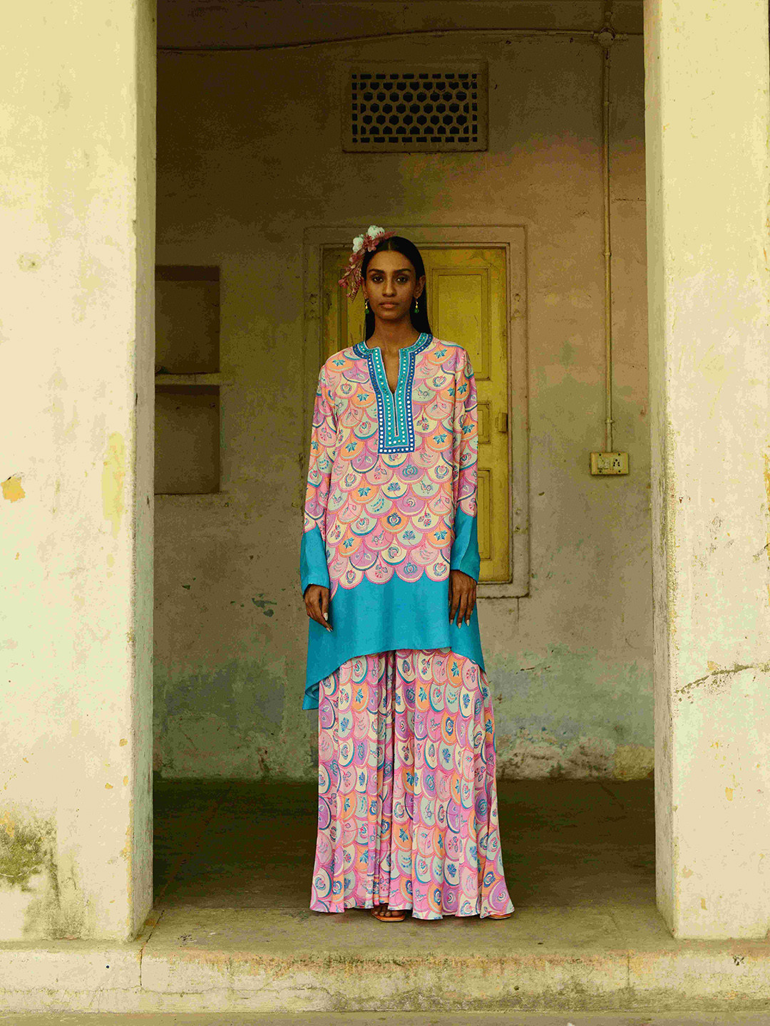 SWATI VIJAIVARGIE Women Mandarin Collar Long Sleeves Printed Kurta with Sharara