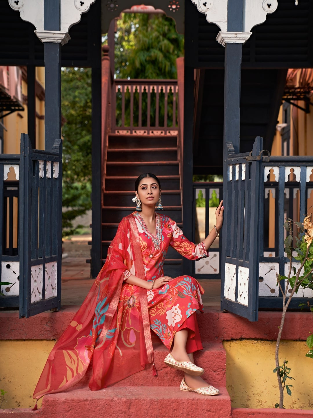 Colors  of Earth Floral Straight Sequinned Kurta with Trousers & Dupatta