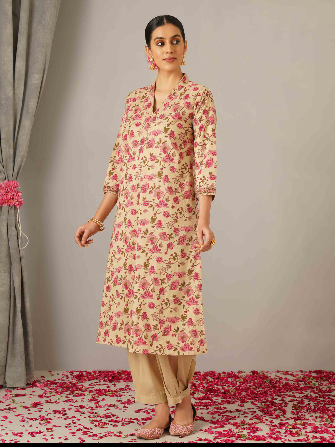 JAYPORE Floral Printed V-Neck Machine Weave A-Line Kurta