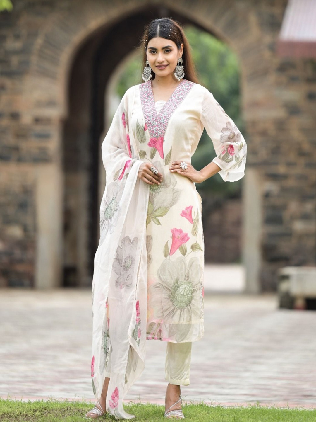 Divyadham Textiles Women Floral Embroidered Work Kurta with Trousers & With Dupatta