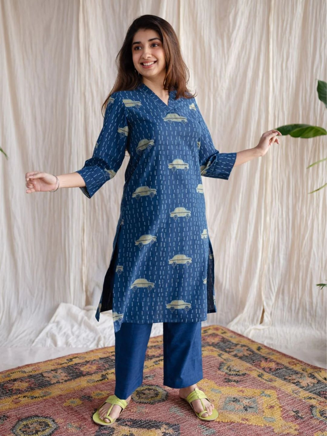 THE INDIAN ETHNIC CO Indigo Ajrakh Cotton Embroidered Kurta