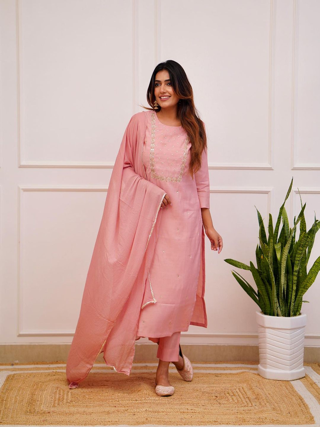 THE52 Floral Embroidered Regular Thread Work Straight Kurta with Trousers & With Dupatta