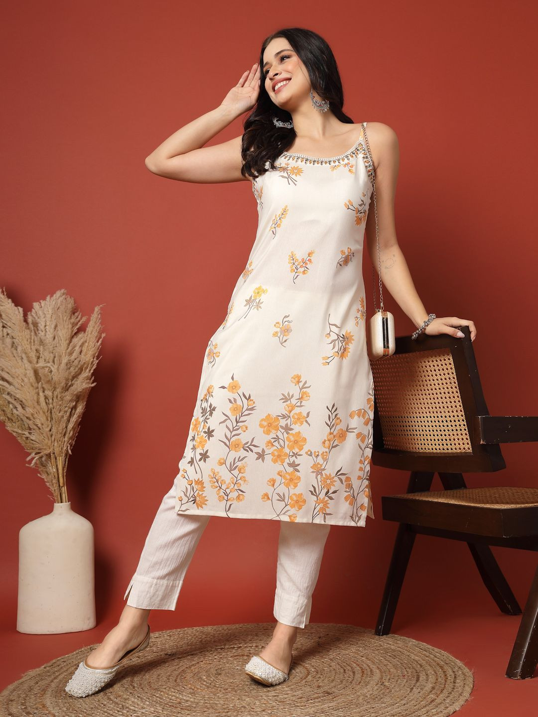 all about you Floral Embroidered Round Neck Straight Shaped Kurta