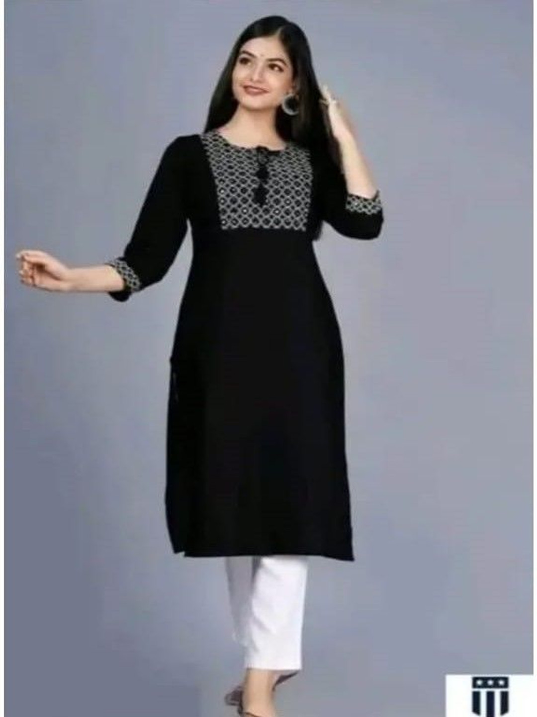 Kraniky Apparels Keyhole Neck Thread Work Straigt Kurta
