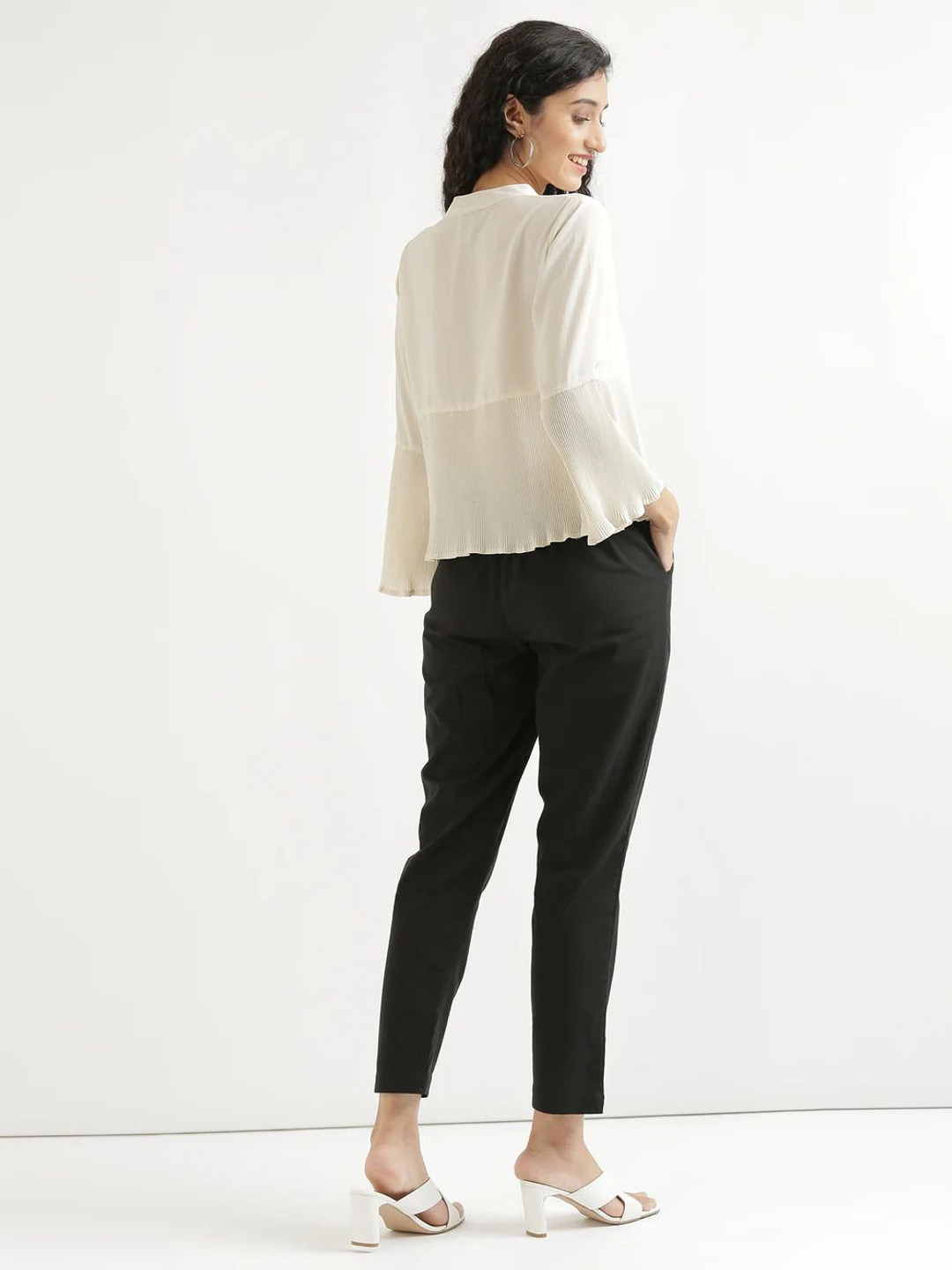 SHOOLIN Women Cotton Smart Easy Wash Pleated Mid-Rise Cropped Trousers