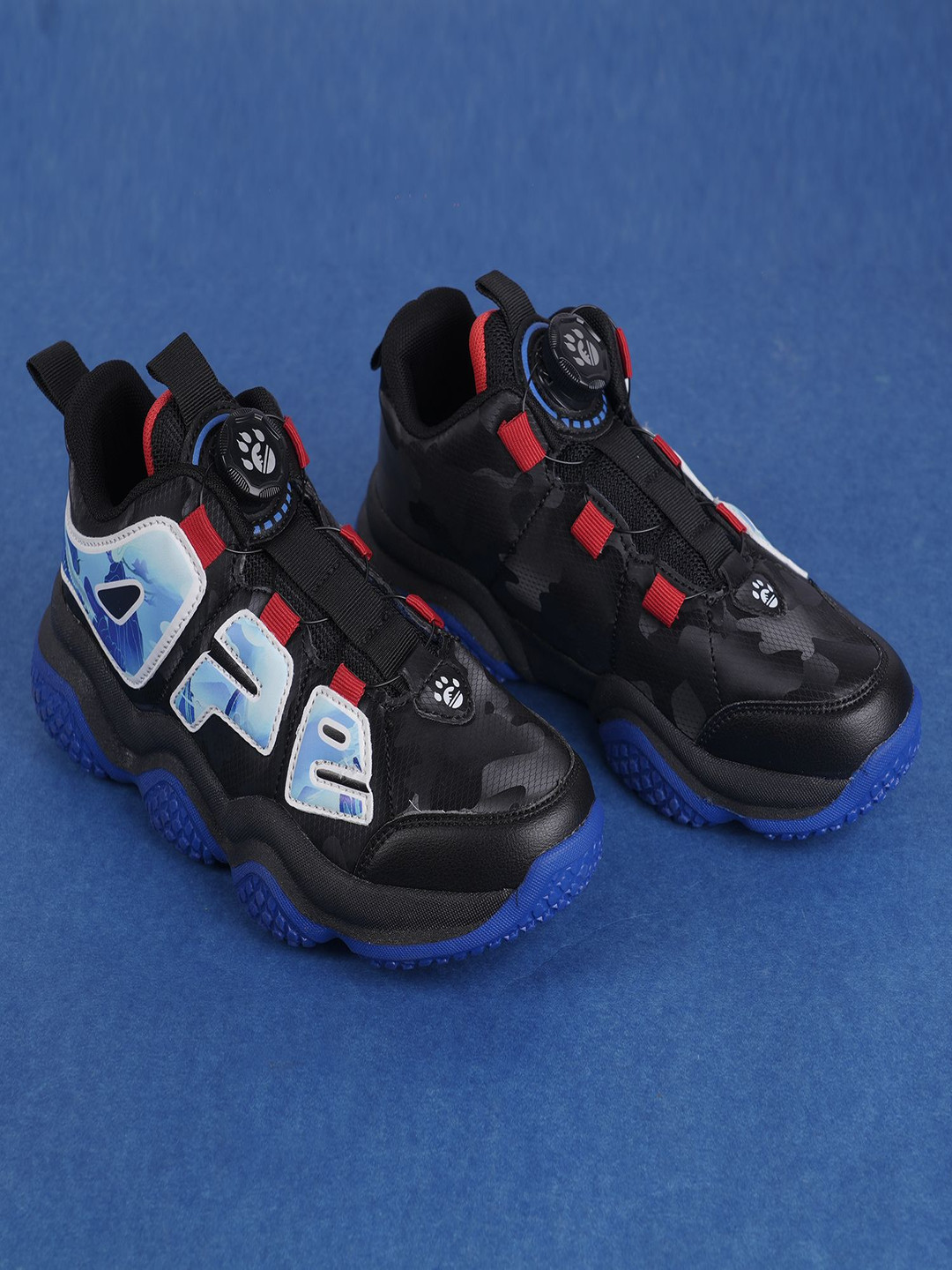 Happy Feet Kids Round Toe Slip-On Sneakers