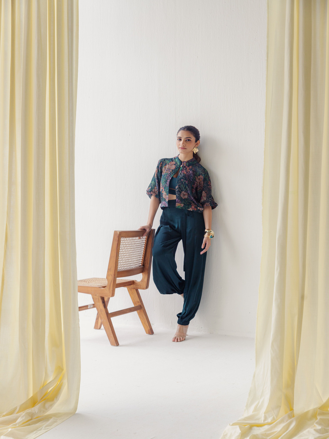 Label Naariti Shoulder Straps Neck Sleeveless Top & Trouser With Jacket