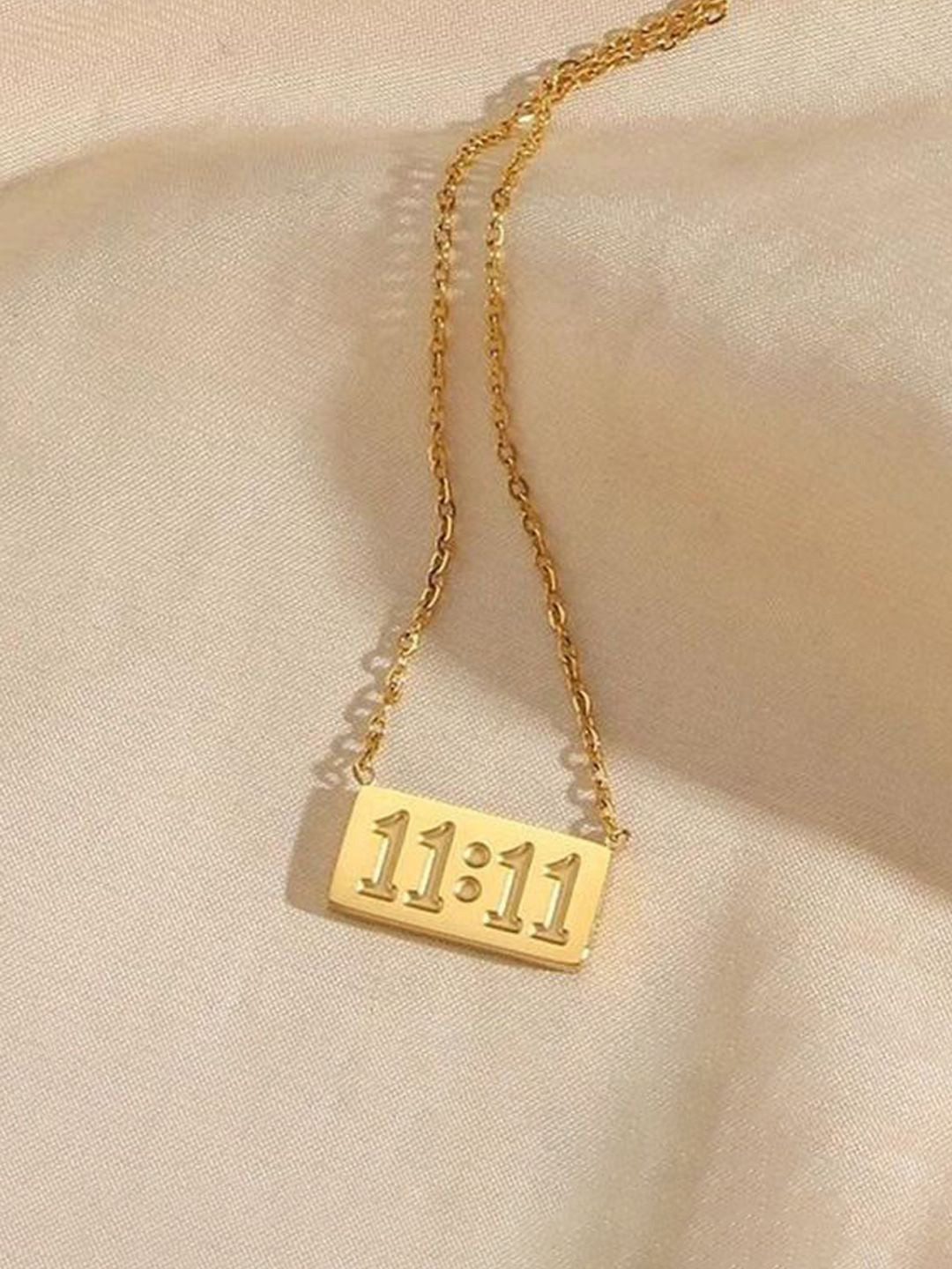 Jewels Galaxy Brass Gold-Plated Chain