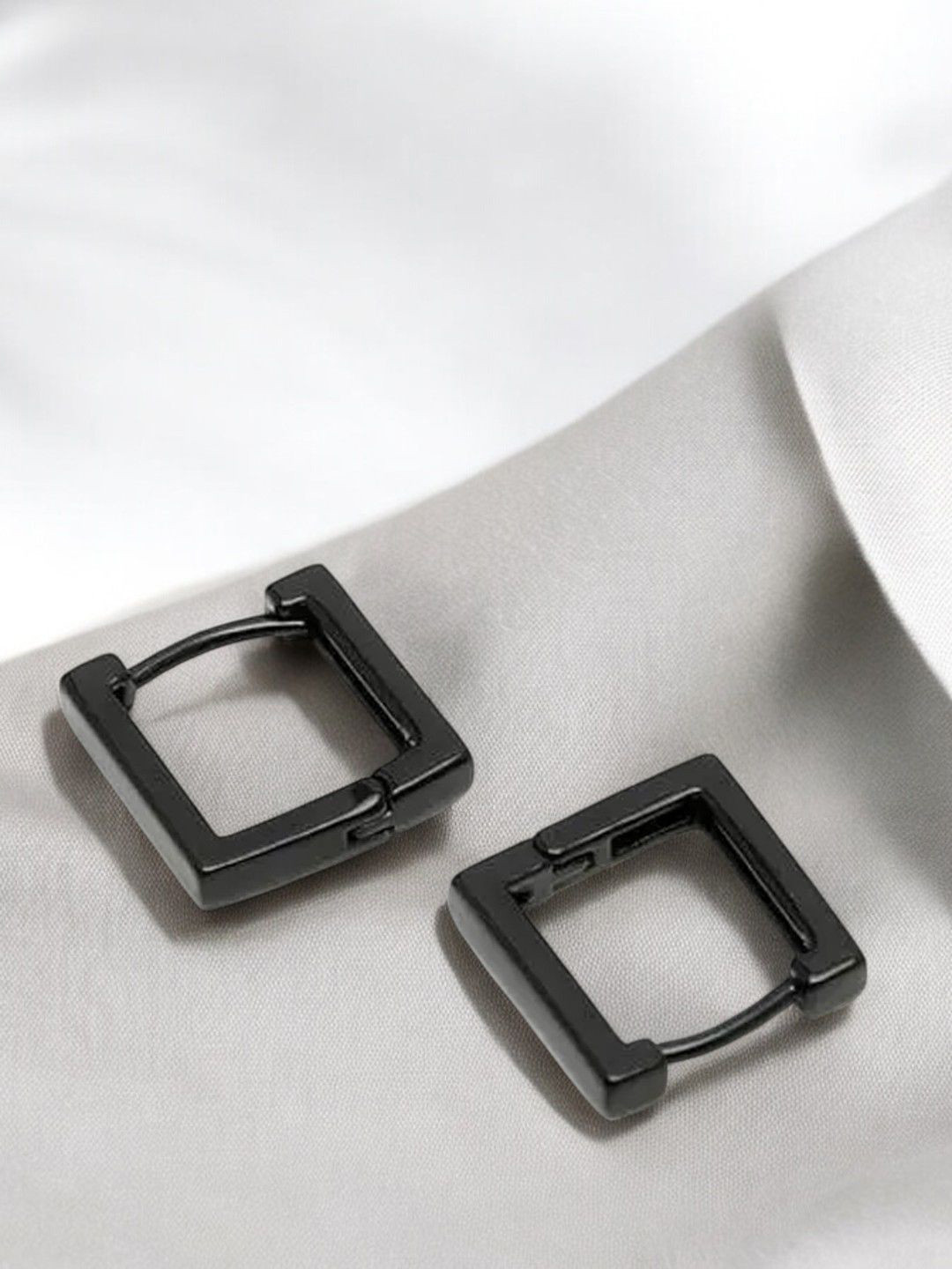 The Roadster Lifestyle Co Men Square Hoop Earrings