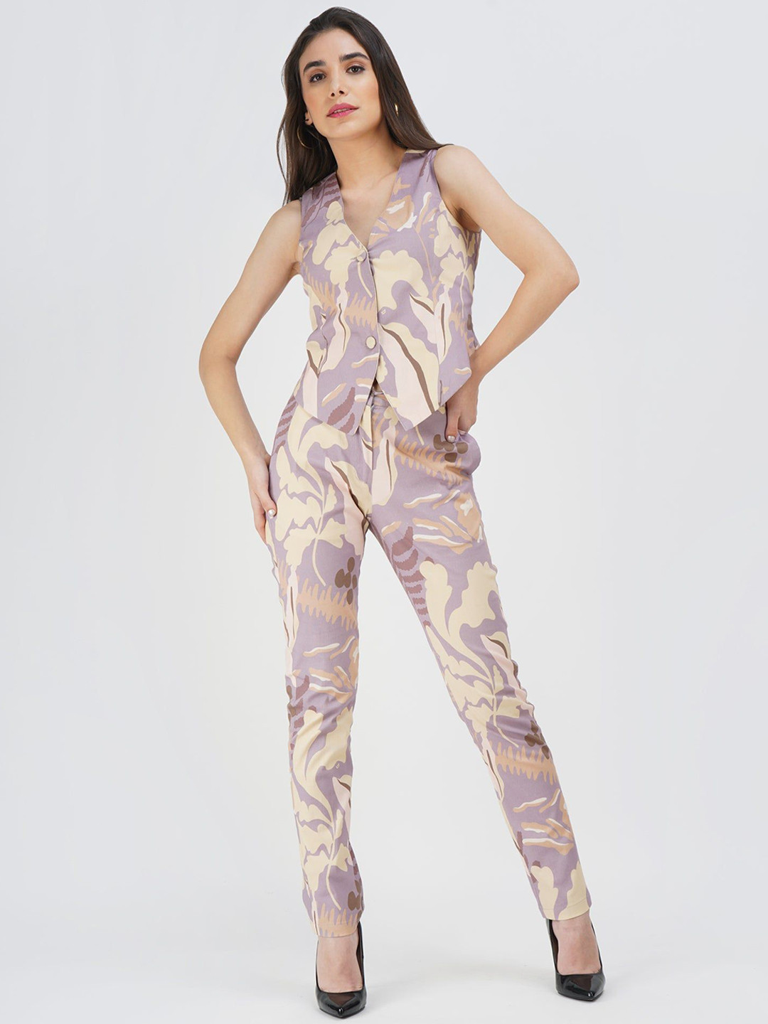 DESIGNS BY QUEEN BEE Printed V-Neck Sleeveless Pure Cotton Waistcoat With Trouser