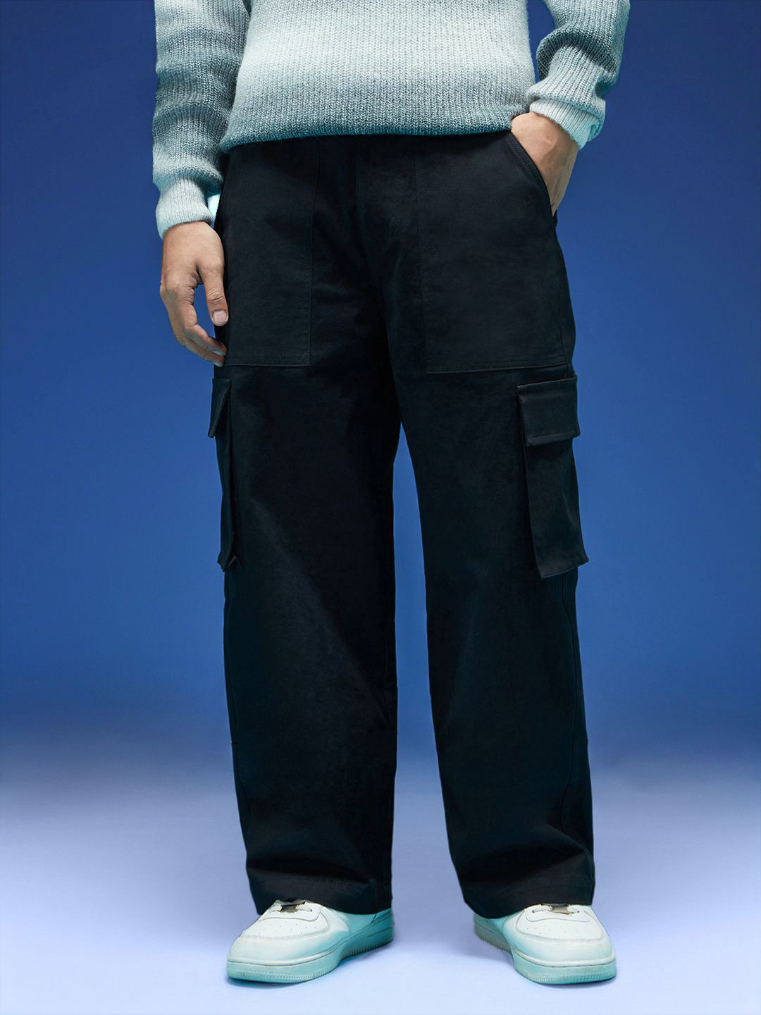 VEIRDO Men Black Relaxed Straight Leg Fit High Rise Cotton Cargo Trousers