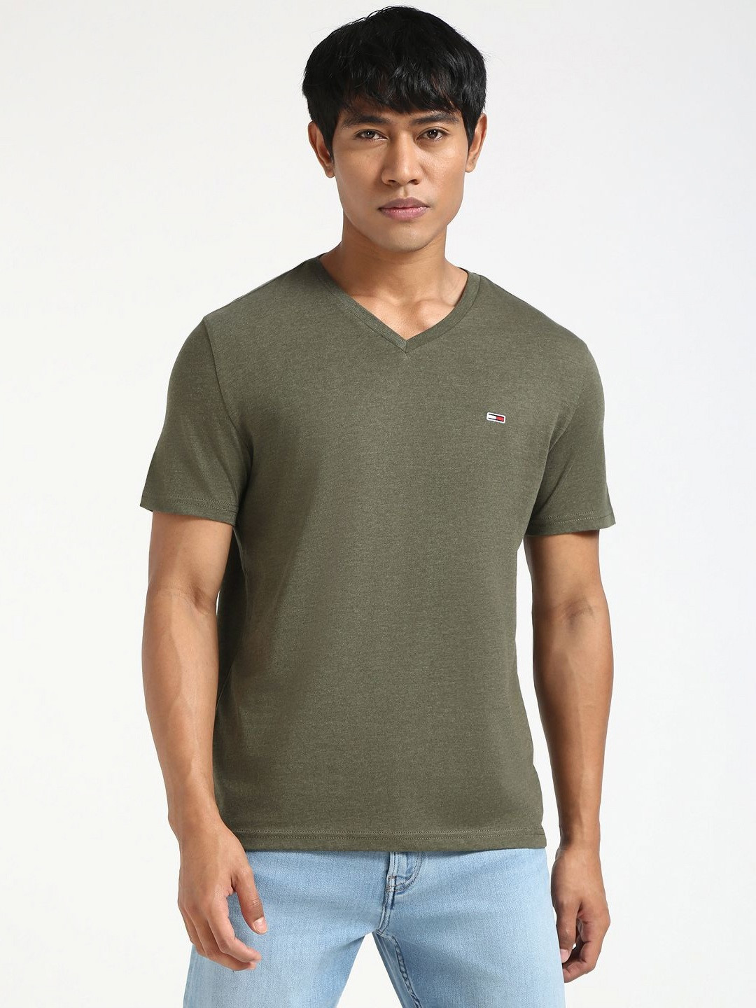 Tommy Hilfiger Men JASPE VNECK Solid V-Neck Slim Fit Cotton T-shirt