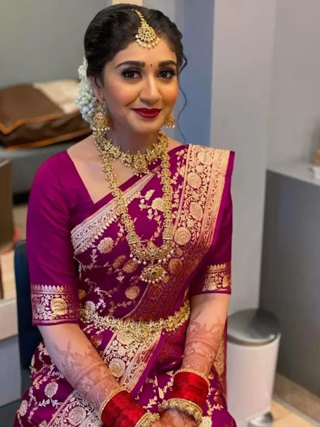 SAADHVI Woven Design Fusion Saree