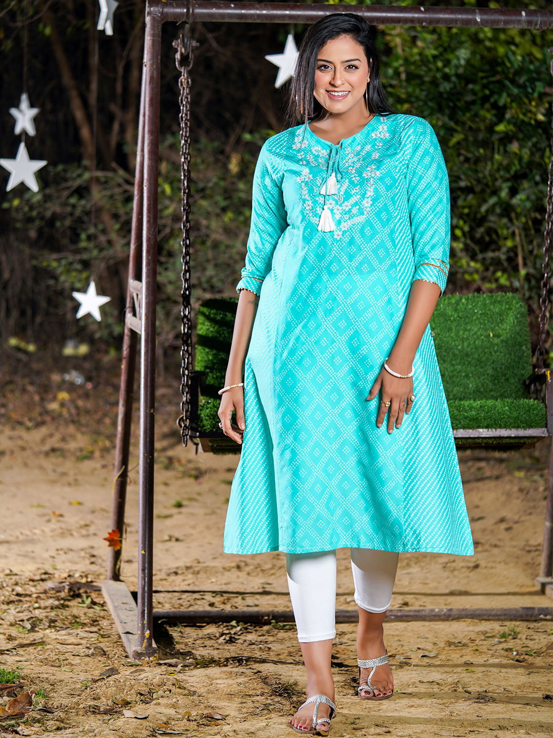 Avaasa Buy Shruthi Floral Embroidered Straight Kurta