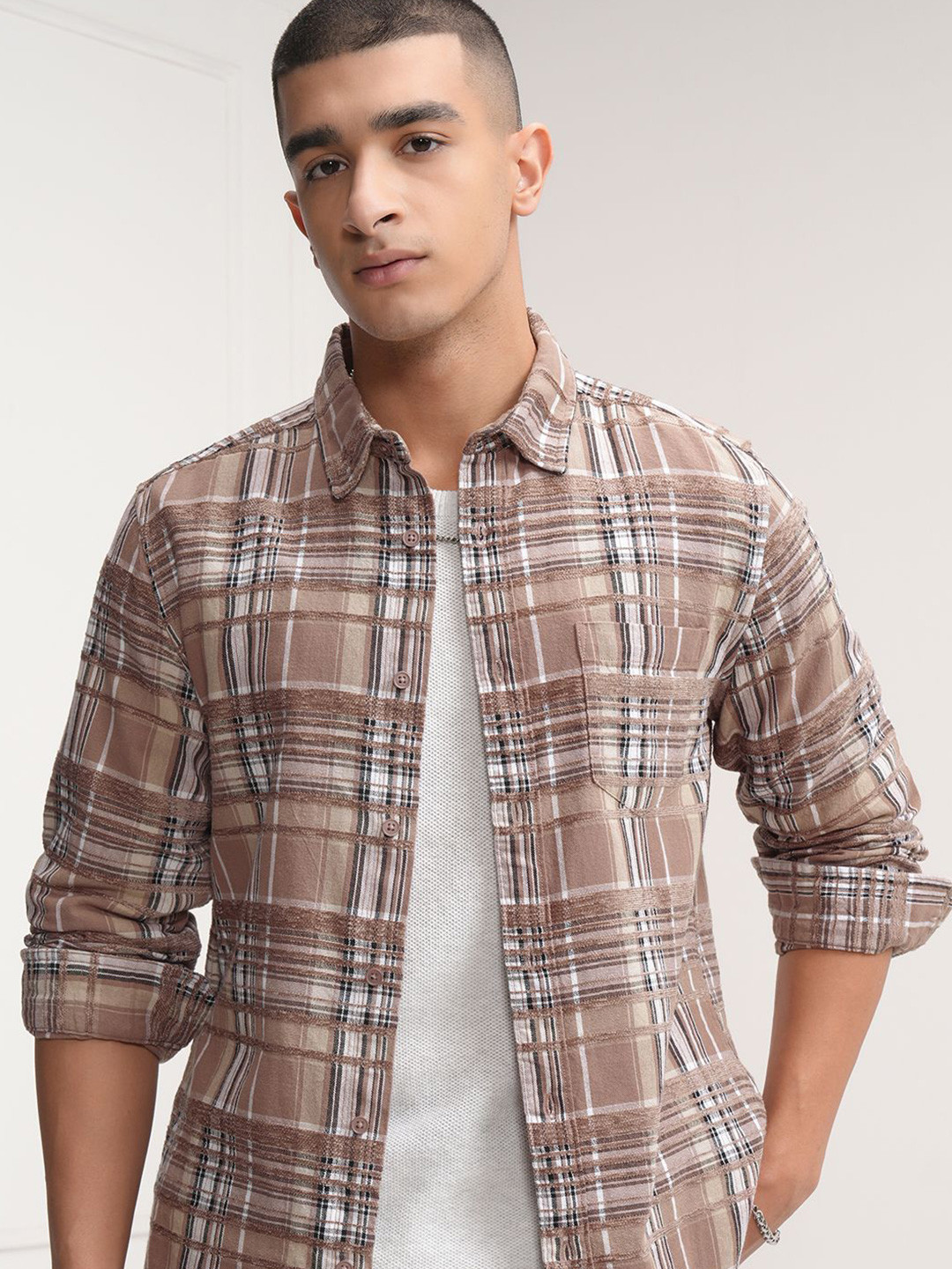 HIGHLANDER Men Rose Gold Chinelle Yarn Textured Checked Slim FIt Casual shirt