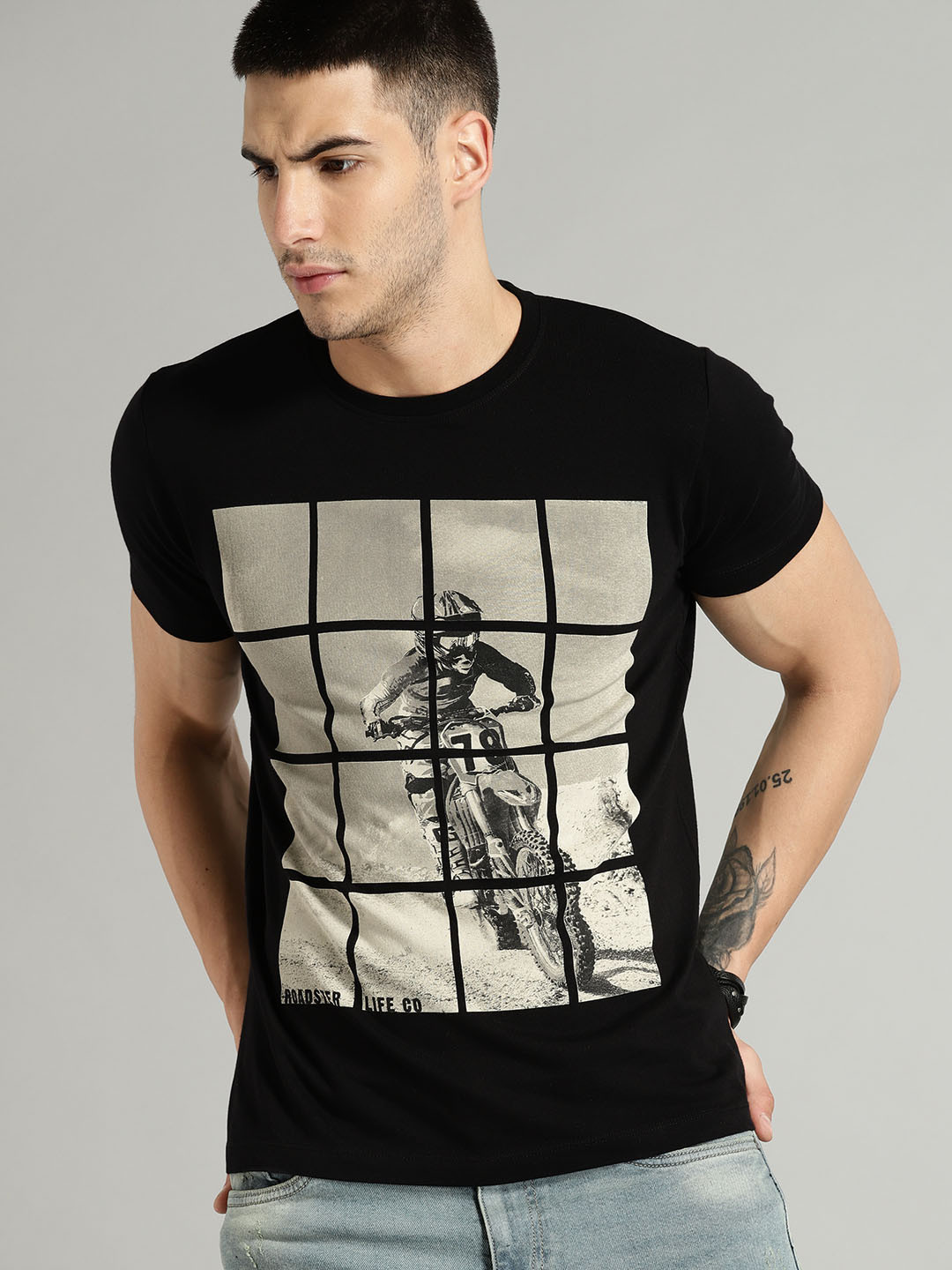Roadster Men Black Grid Printed Round Neck Cotton T-shirt