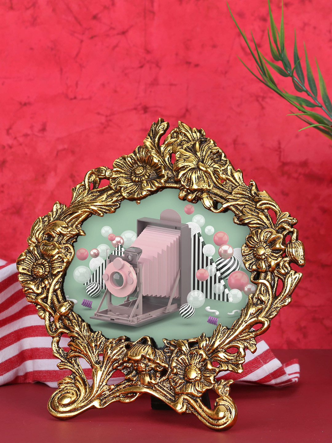 NM Gold-Toned & Black Textured Aluminium Oval Table Photo Frame