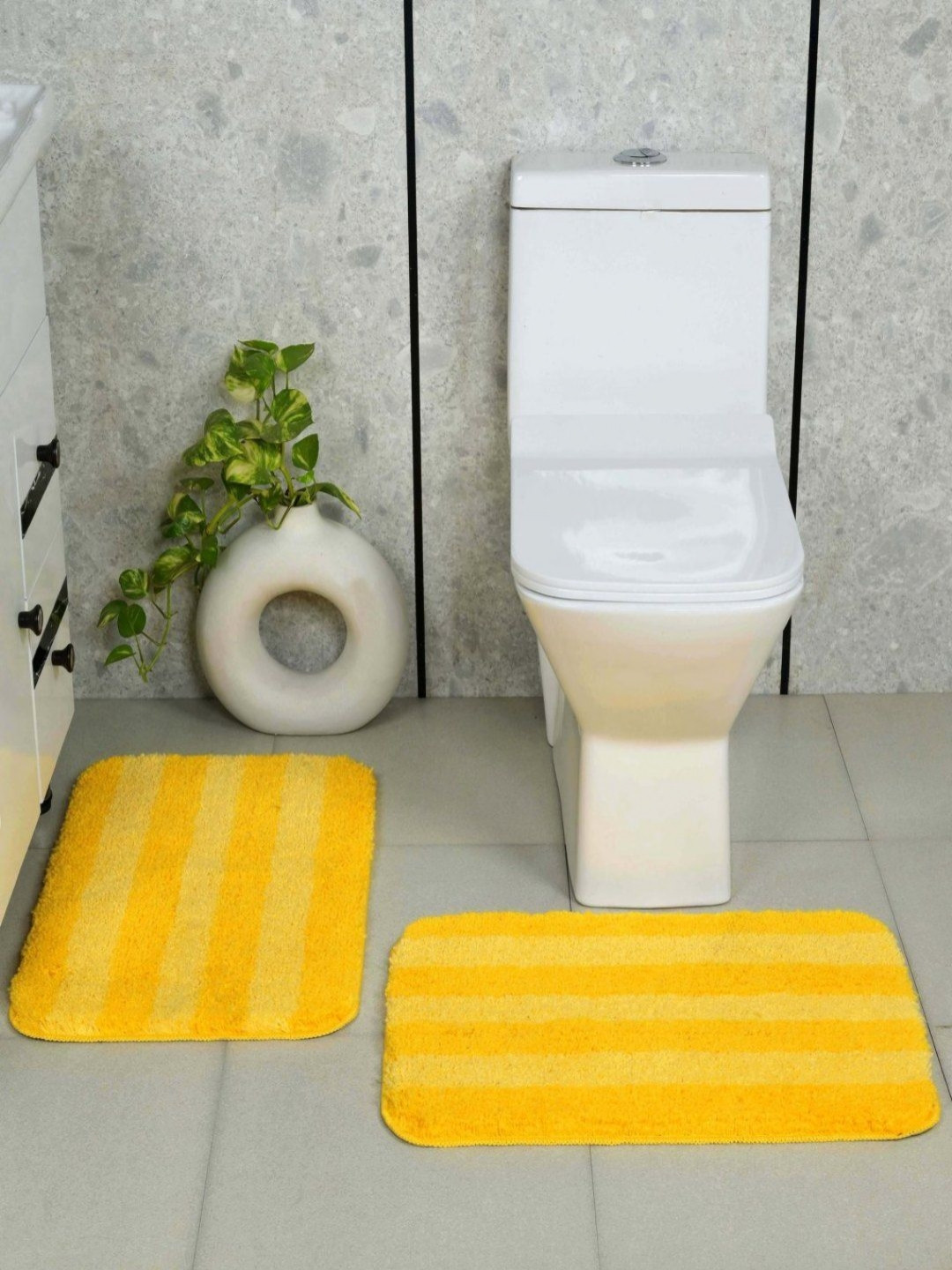 Saral Home 2Pcs Yellow Striped Microfibre 2200 GSM Anti-Skid Bath Rugs