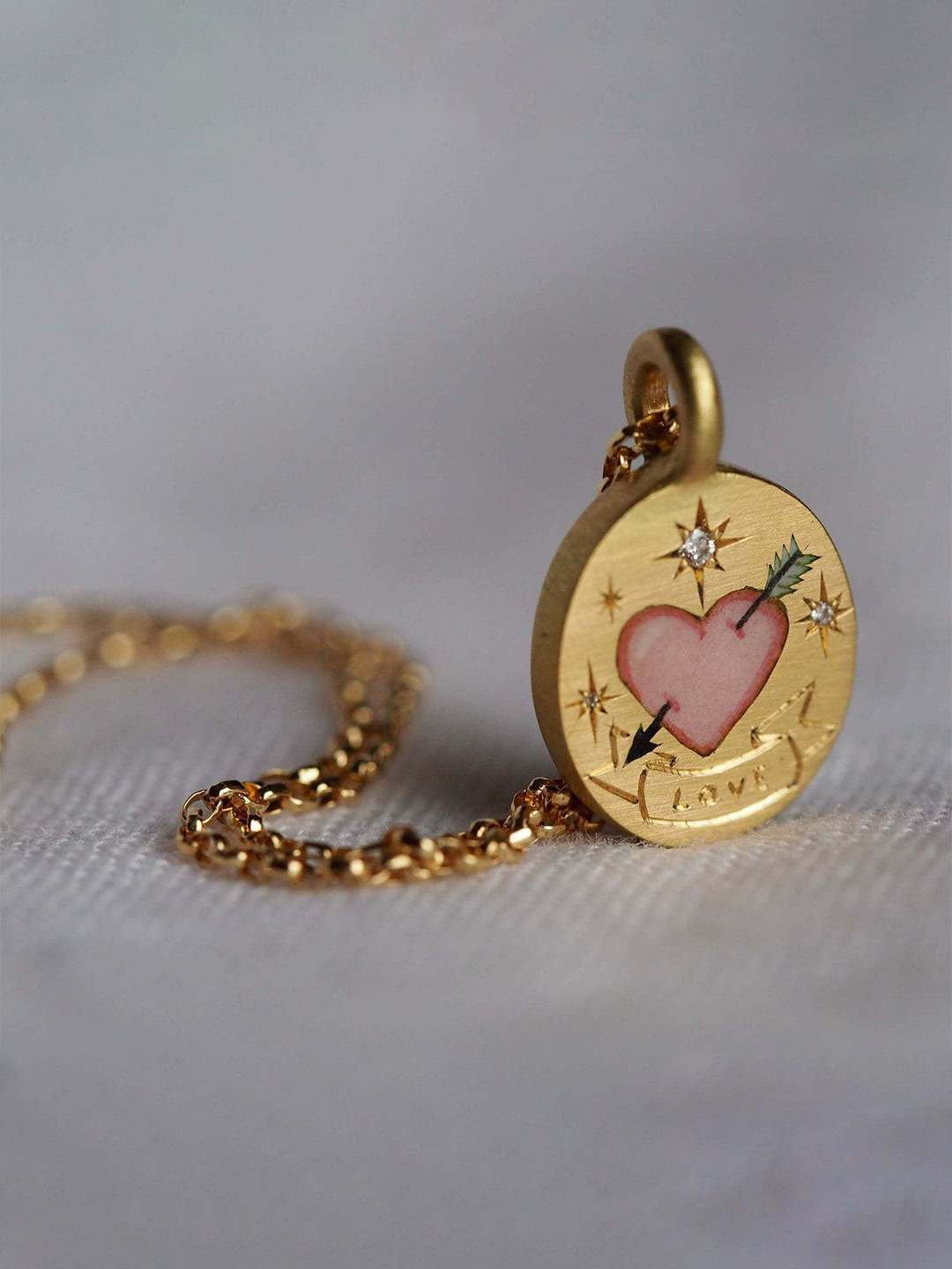 Just Lil Things Circular Shaped Pendant With Chain