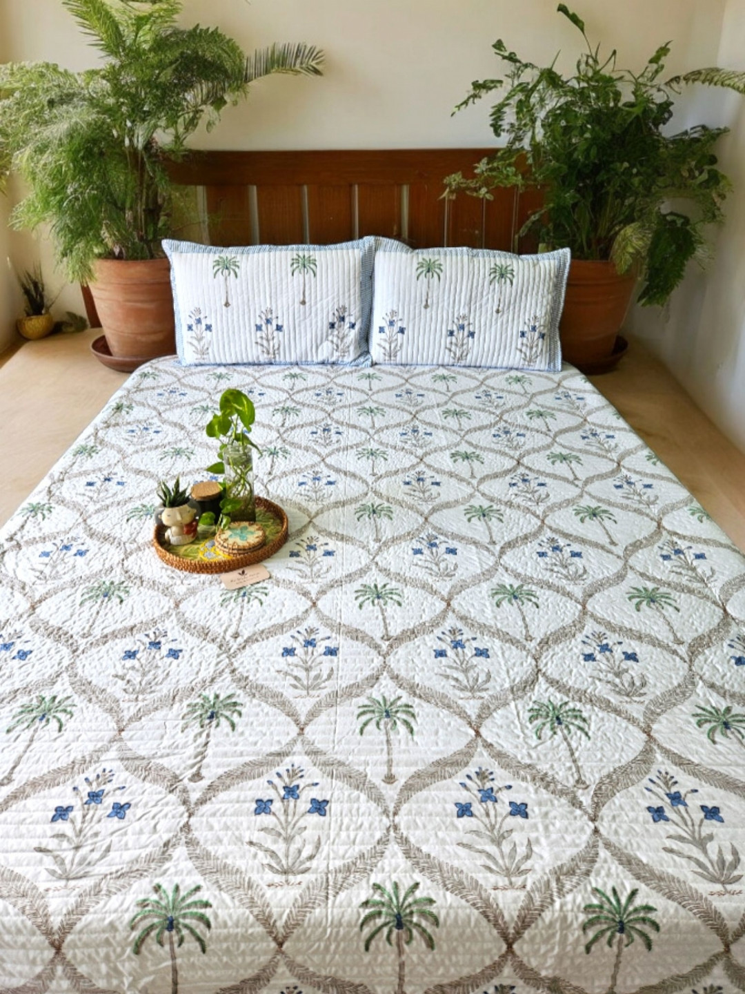 Feels Like Home White & Grey Printed Double King Bed Cover With Pillow Cover