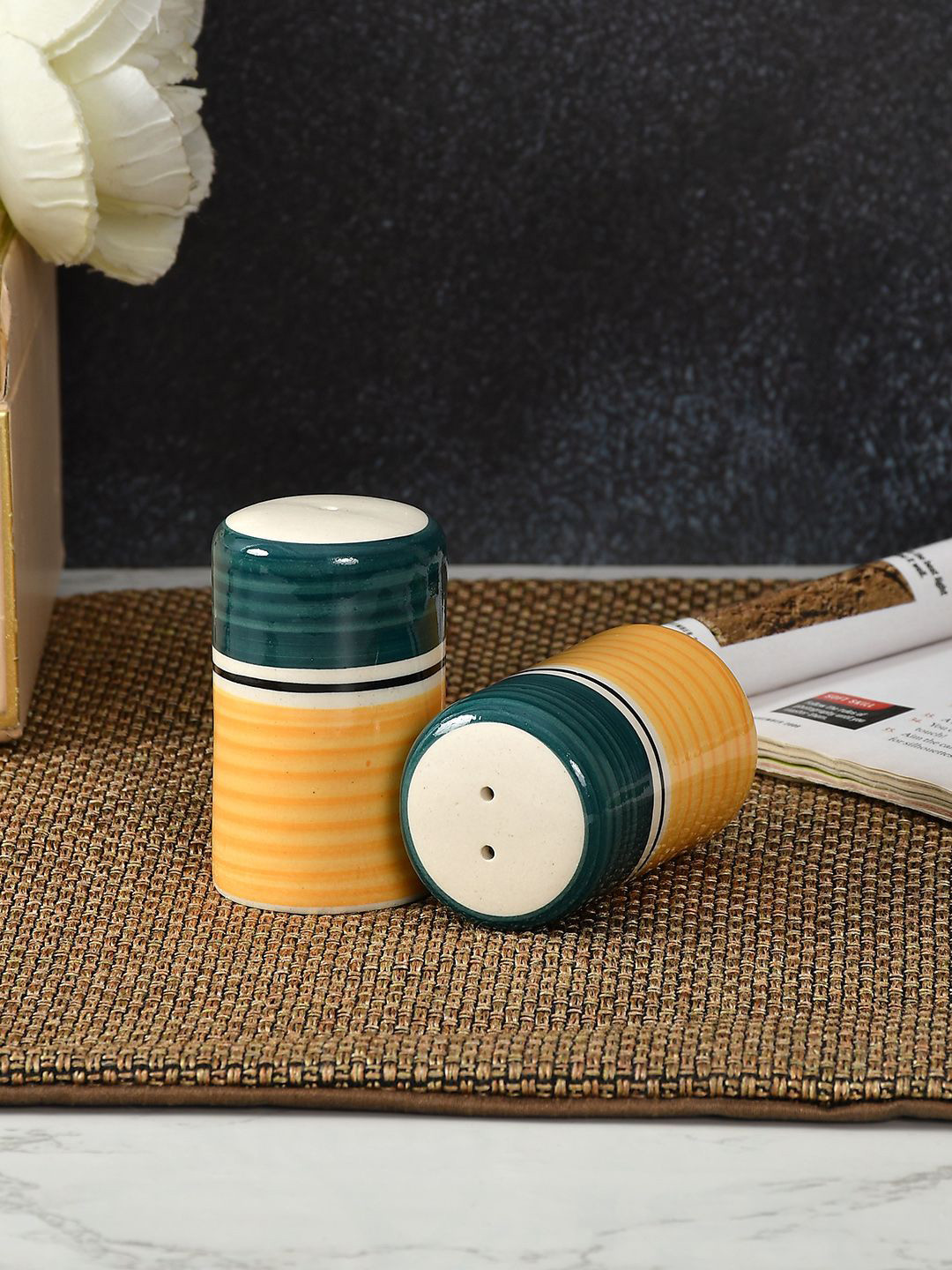 CLIO'S HERITAGE STORE Creamic Salt and Pepper Shakers