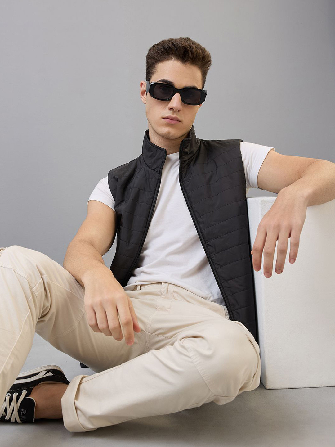 Globus Mock Neck Front Zip 2 Pockets Vest Style Winter Wear Insulator Puffer Jacket