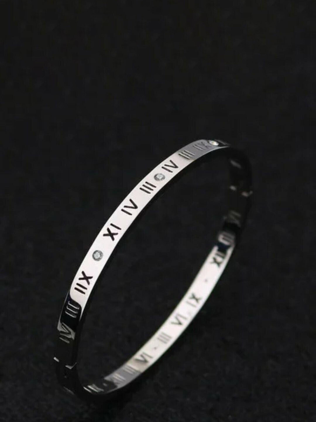V FASHION JEWELLERY Silver-Plated Kada Bracelet